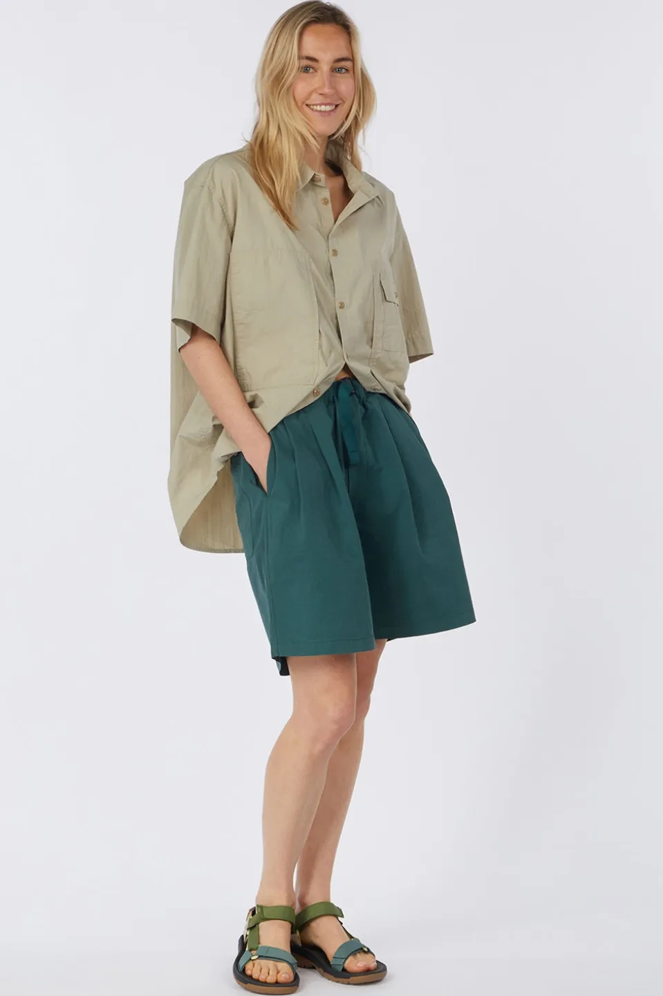Short Two Tuck Wide Half Pants