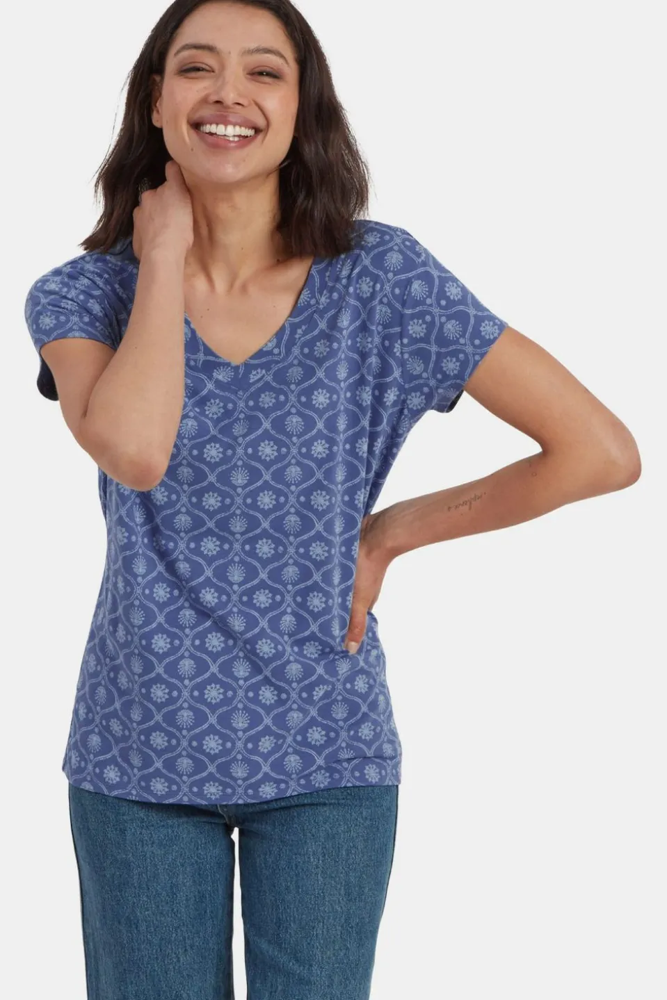 T-Shirt Neha V-Neck Tee