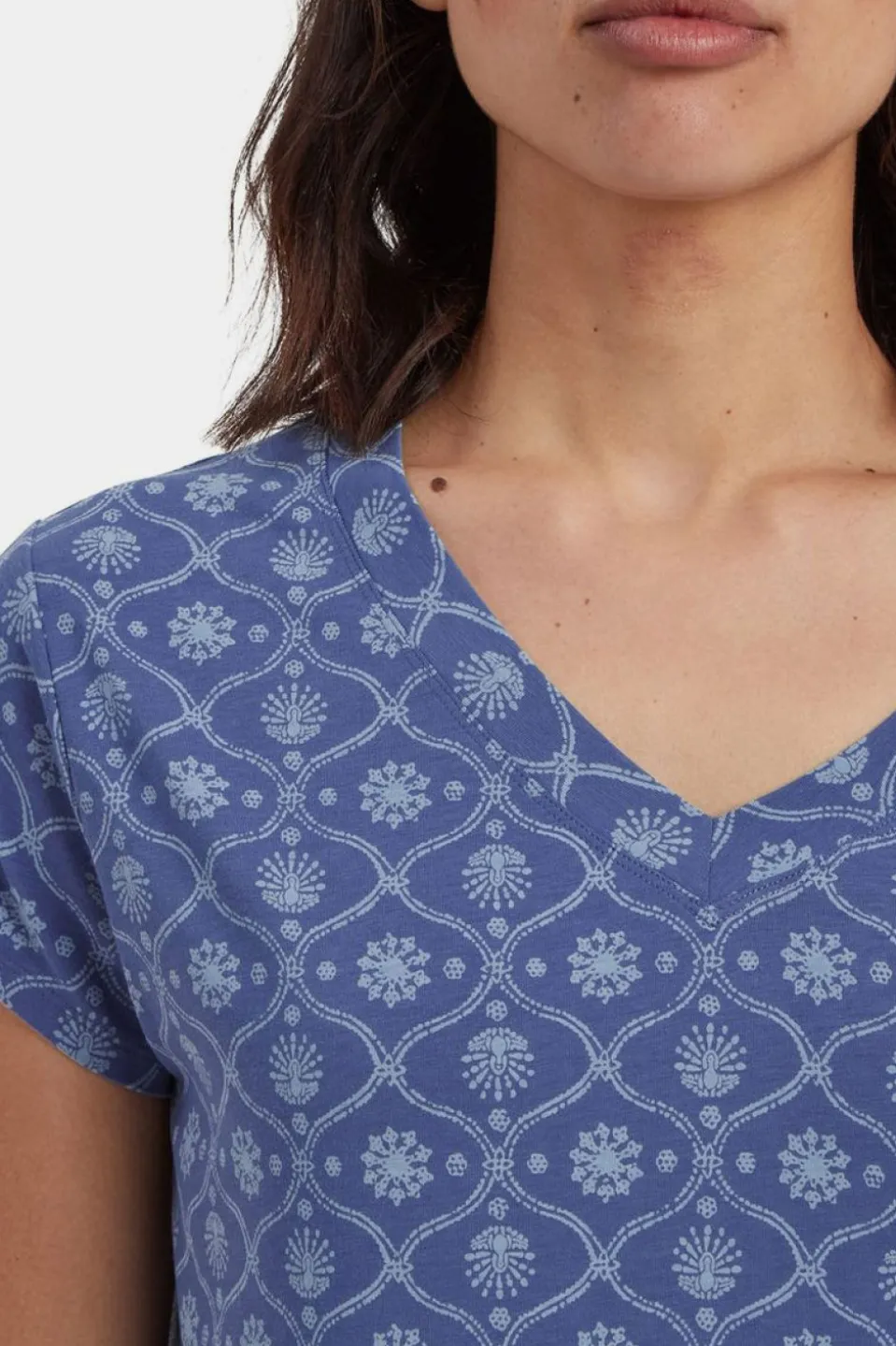 T-Shirt Neha V-Neck Tee