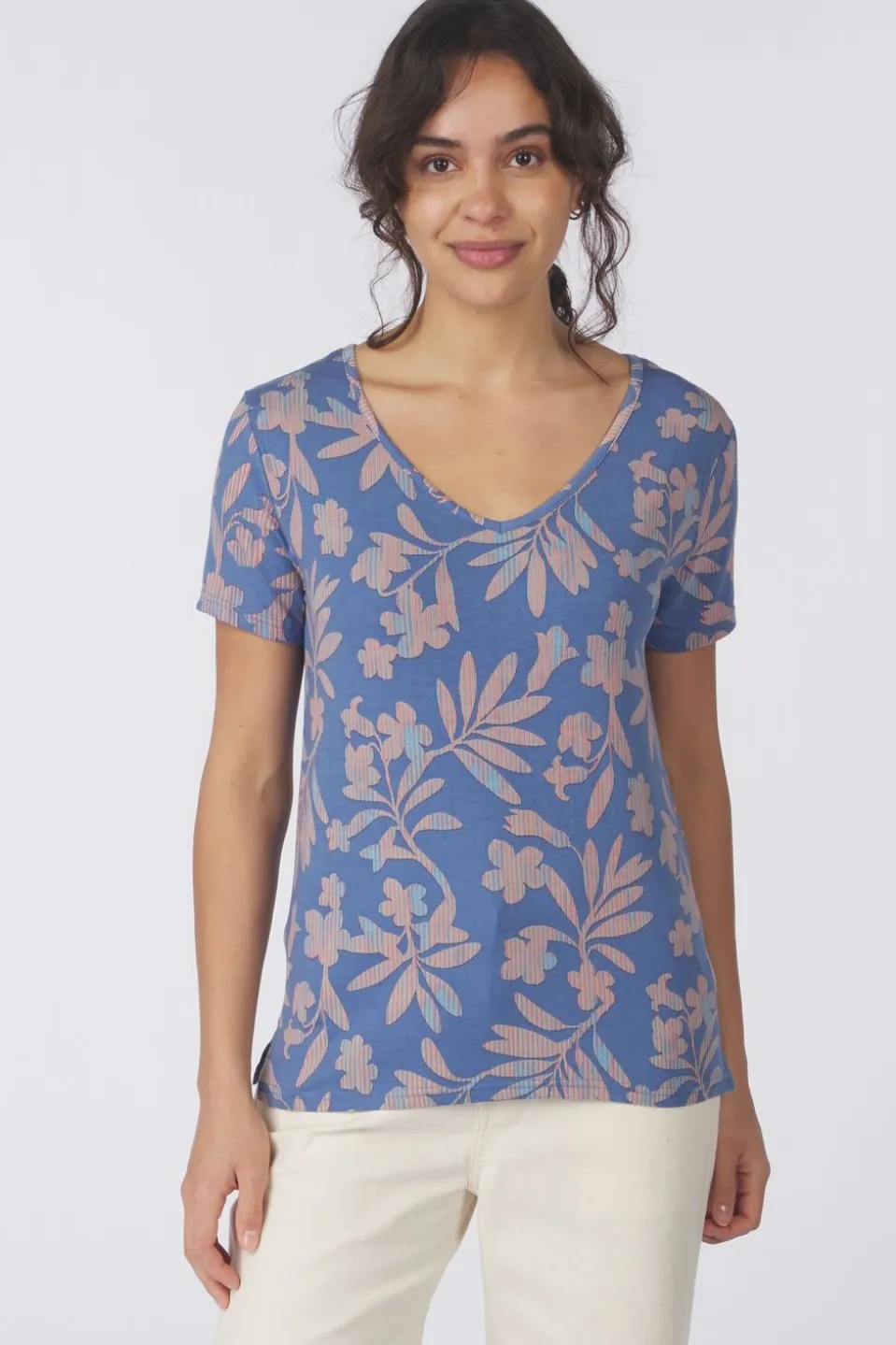 T-Shirt Neha V-Neck Tee